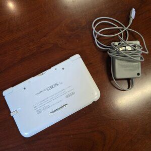 White Nintendo 3DS XL in great condition